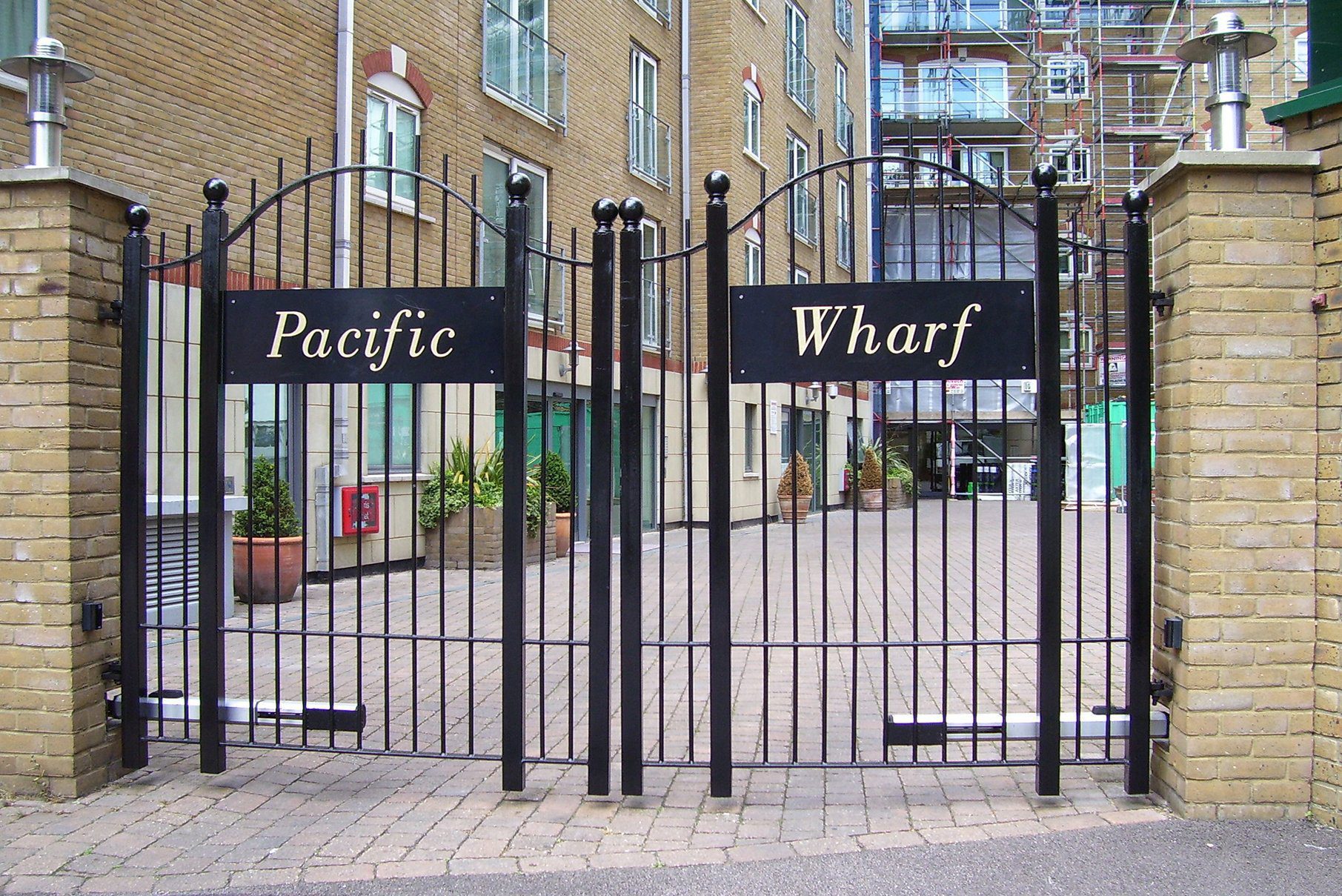 London Metal Swing Automatic Gate