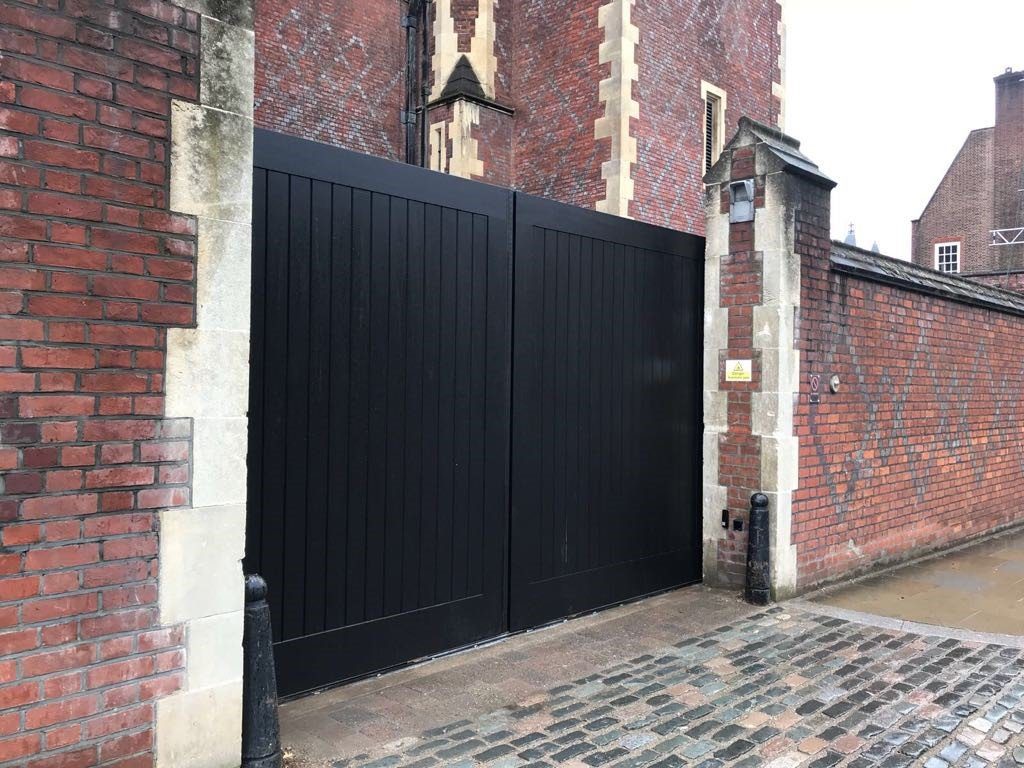 Automatic Gates to a Grade 2 listed building. Supplied an installed by EA