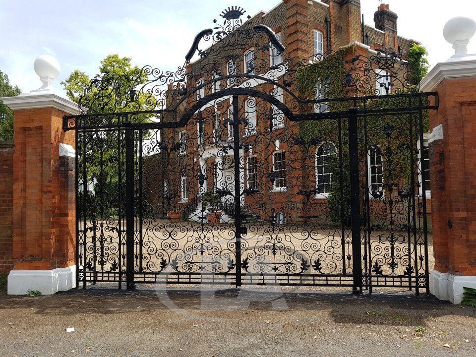 Montrose House Refurbished Heritage Gates approved by Historic England
